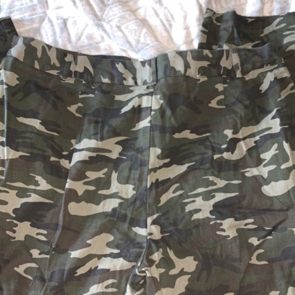 Fashion Nova camouflage pants - Picture 4 of 4